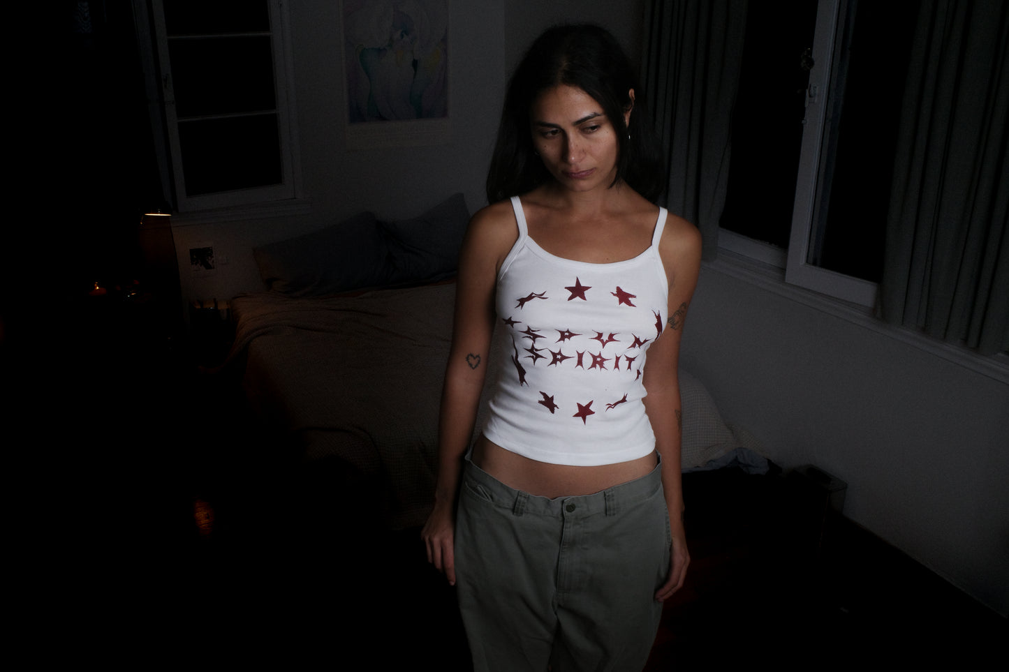 WARPED STARS CIRC TEXT CAMI : WHT