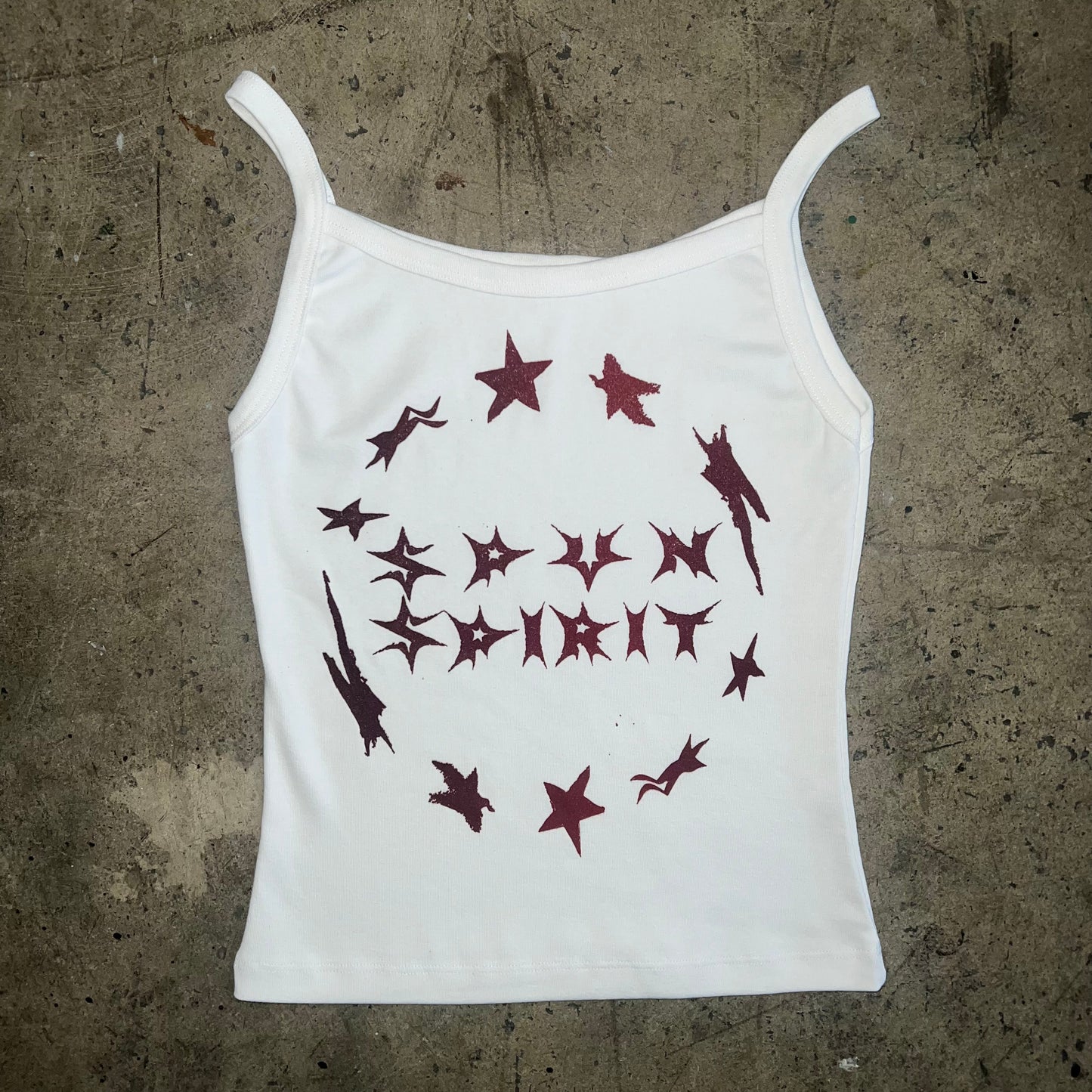 WARPED STARS CIRC TEXT CAMI : WHT